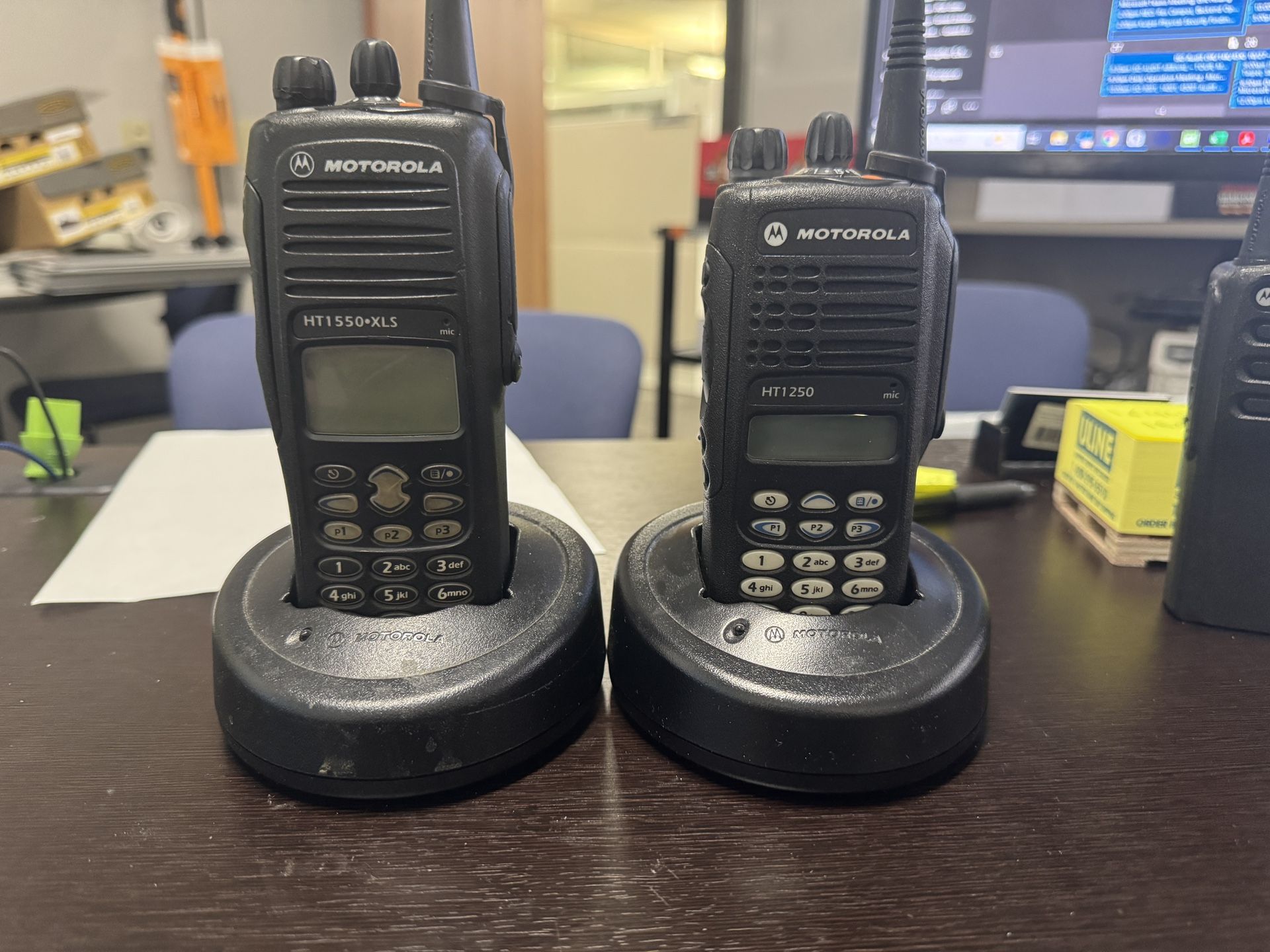 Motorola UHF Radios Walkie Talkies