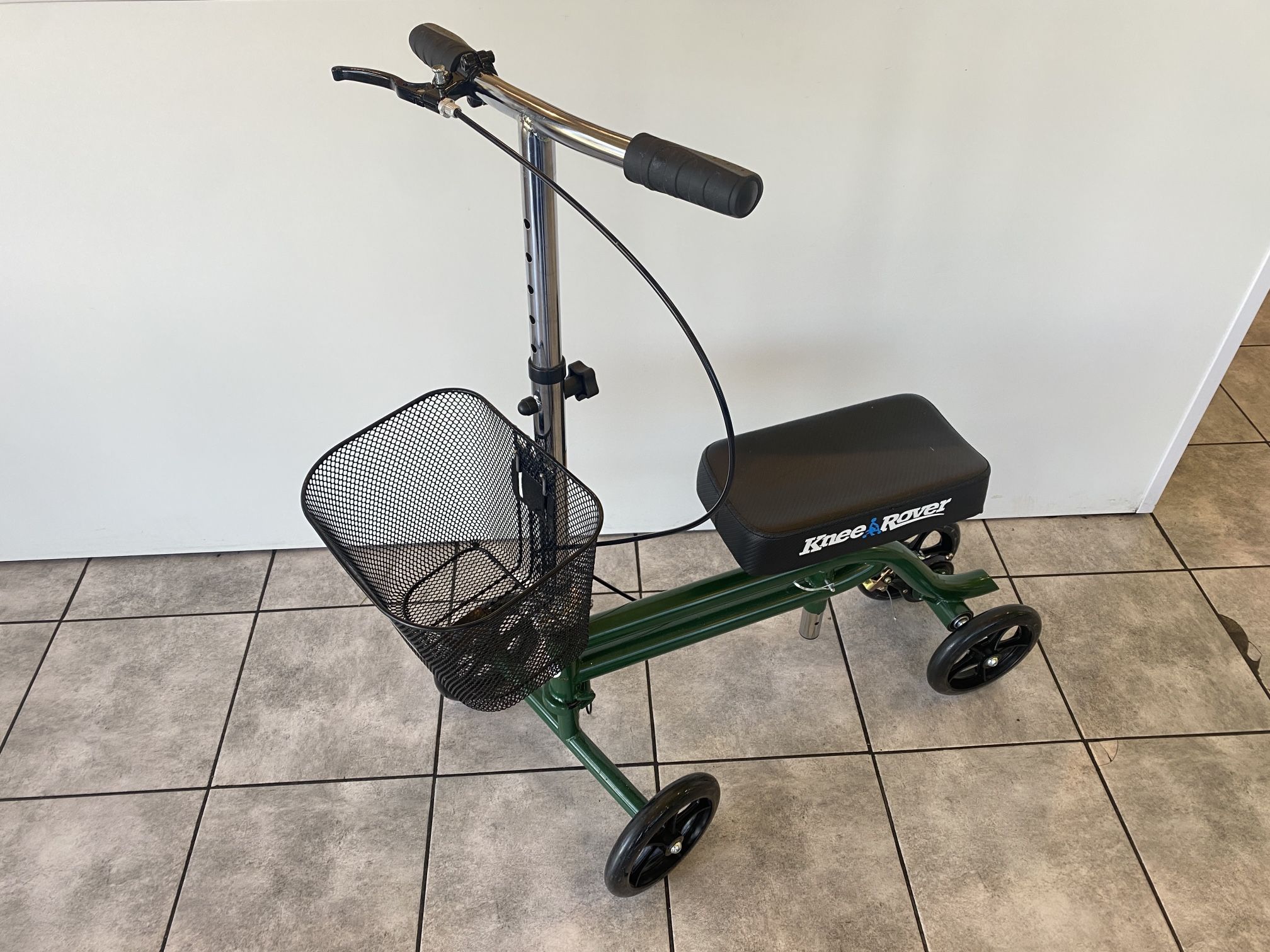 Knee scooter