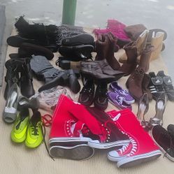 LOT OF WOMEN S SHOES  24 PAIRS  DIFFERENT SIZE