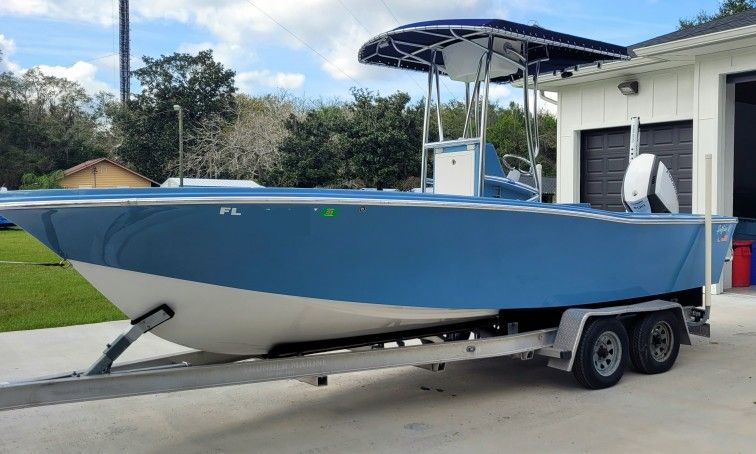 2019/1976 Mako 22b Center console
