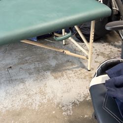 Massage Table Great Can’t Edition Only used A  couple Times 