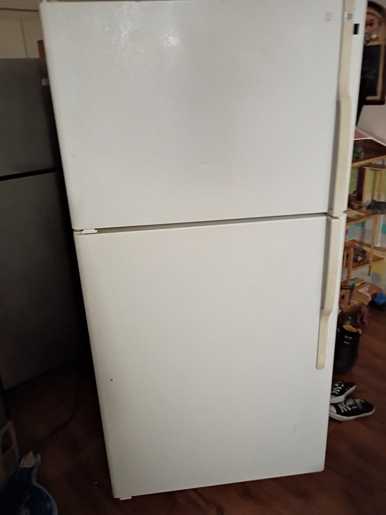 Refrigerator 