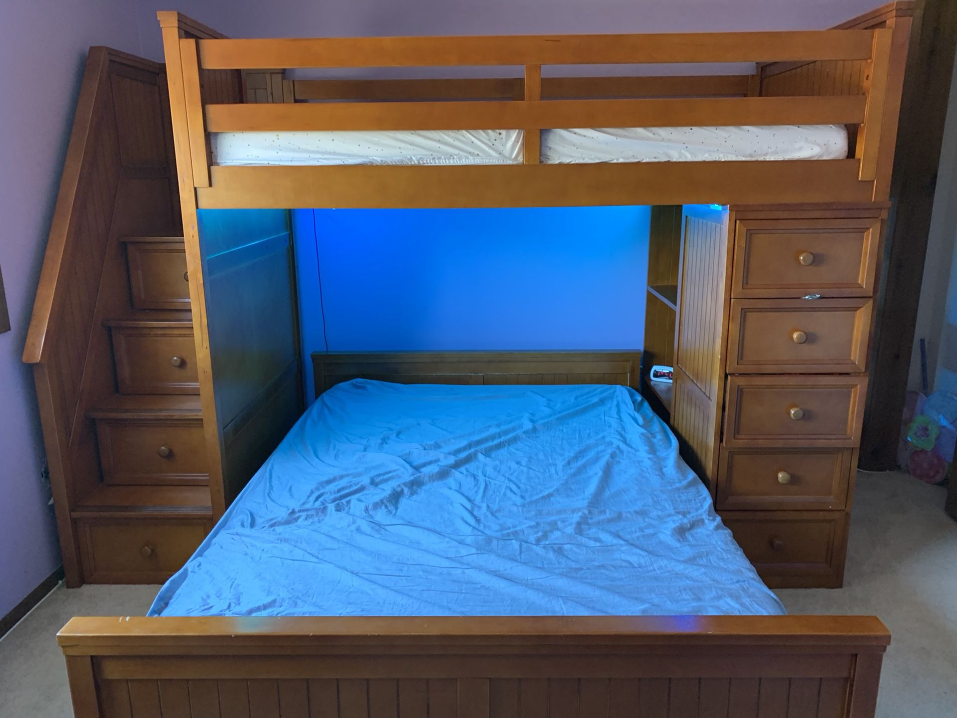 Bunk Bed with twin bed on top and full on bottom