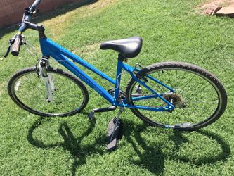 Giant Rove 3 women's hybrid mountain bike