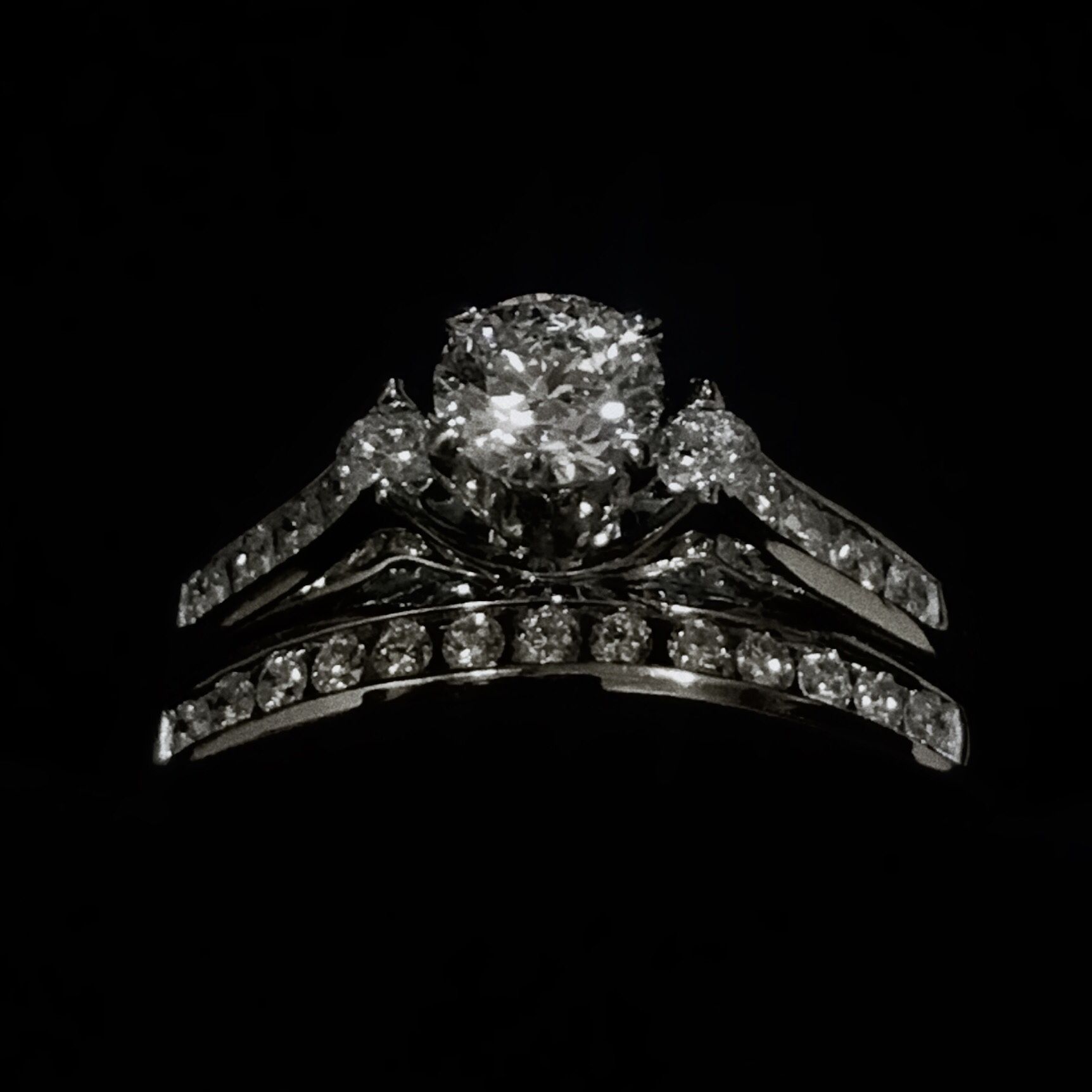 Wedding band / engagement ring