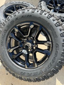 New Chevy Tahoe rims and tires 18” Oem factory wheels rines y llantas nuevas fits Silverado Tahoe Avalanche suburban GMC Sierra Yukon
