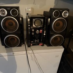 AIWA STEREO AND SPEAKERS