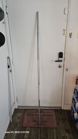 BARBELL 6FT. (72 INCHES) SOLID STANDARD BAR.