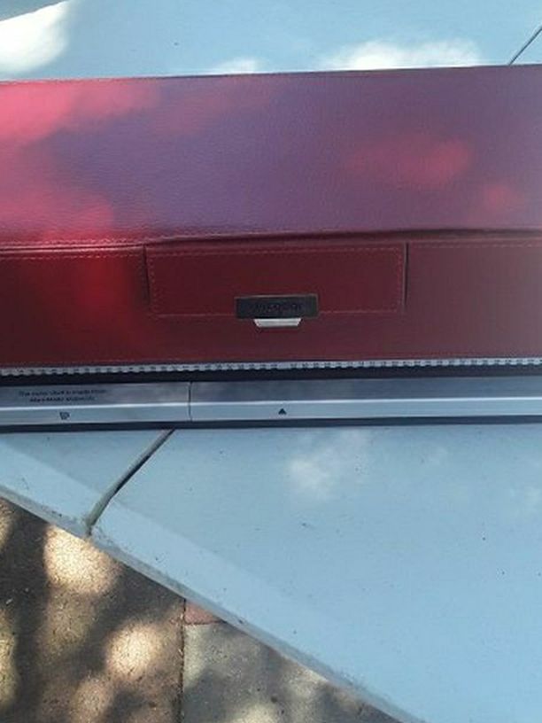 Base Para Guardar CD, Bello De Piel Color Vino Exelentes Condiciones