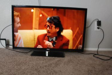 RCA 32” LED HDTV LED32B30RQ - Great Picture - No Sound - HDMI - Works