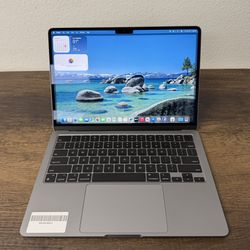 13.6" MacBook Air M2 8 Core*256GB SSD*8GB RAM