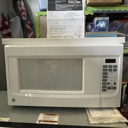 GE 1.6 Cu Ft White Microwave