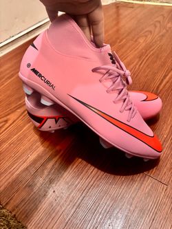 New men’s cleats size 11