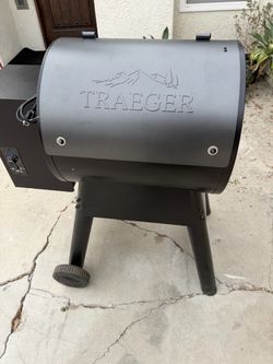 Traeger smoker wood pellet grill