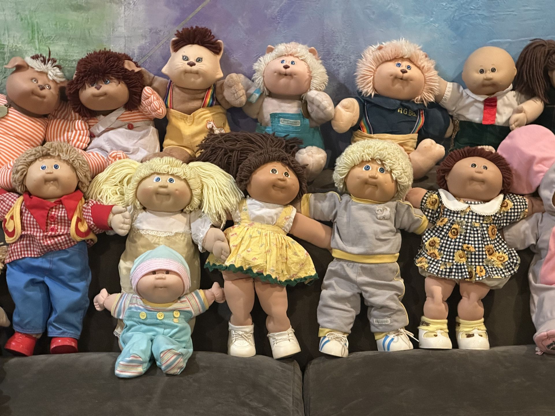 22 Cabbage Patch Dolls 