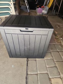 Storage container