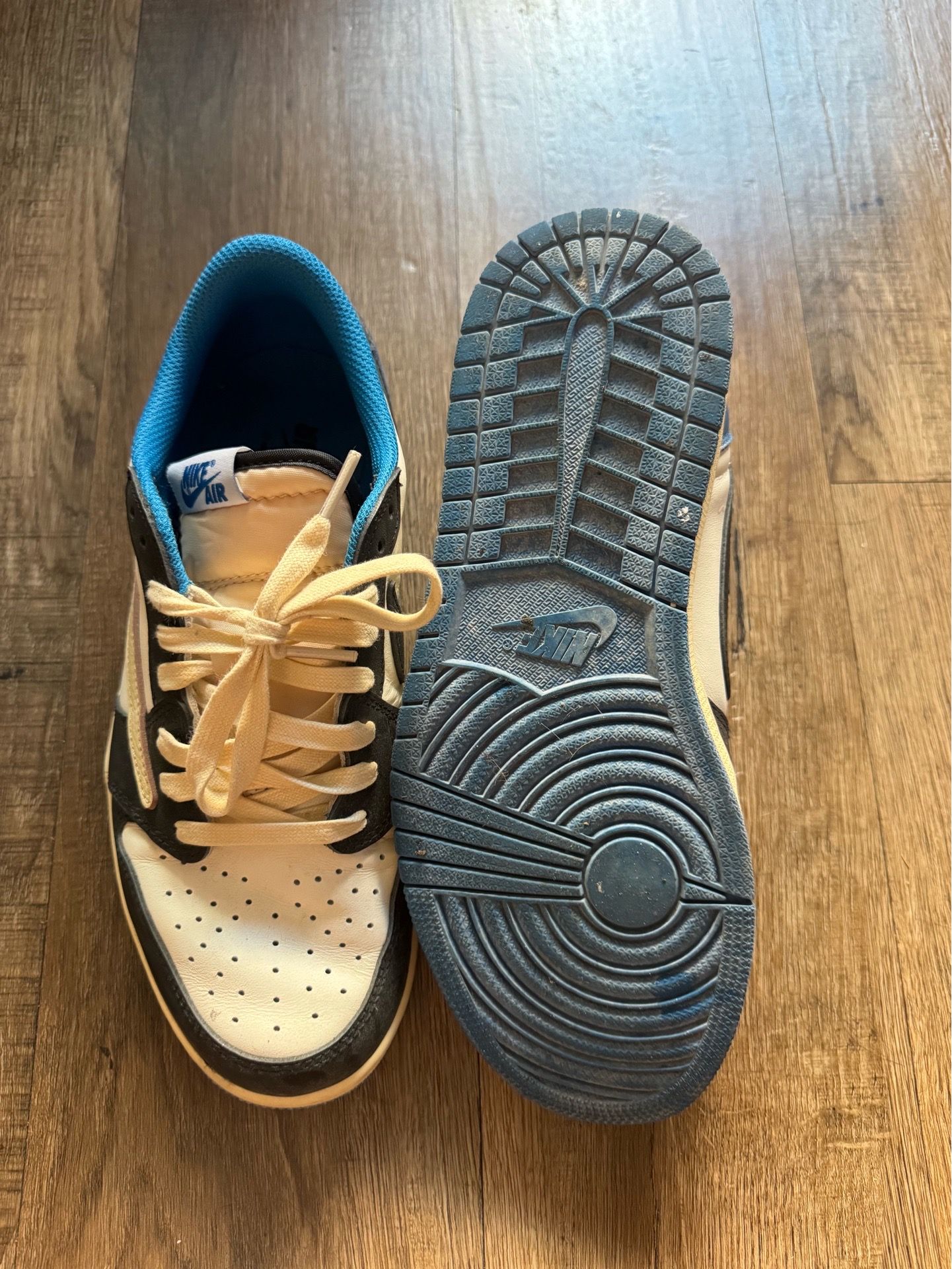Travis scott air jordan 1