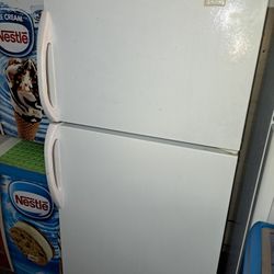 SMALL APARTMENT  FRIDGE(DELIVERED(