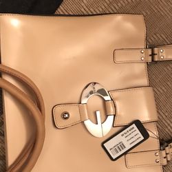 New Guess purse /laptop Case ! Retail Is $75 Has Tag Great Gift!