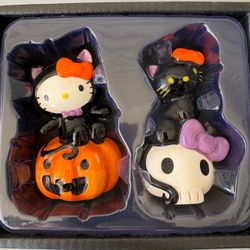 Hello Kitty Halloween salt and pepper shakers- NIB