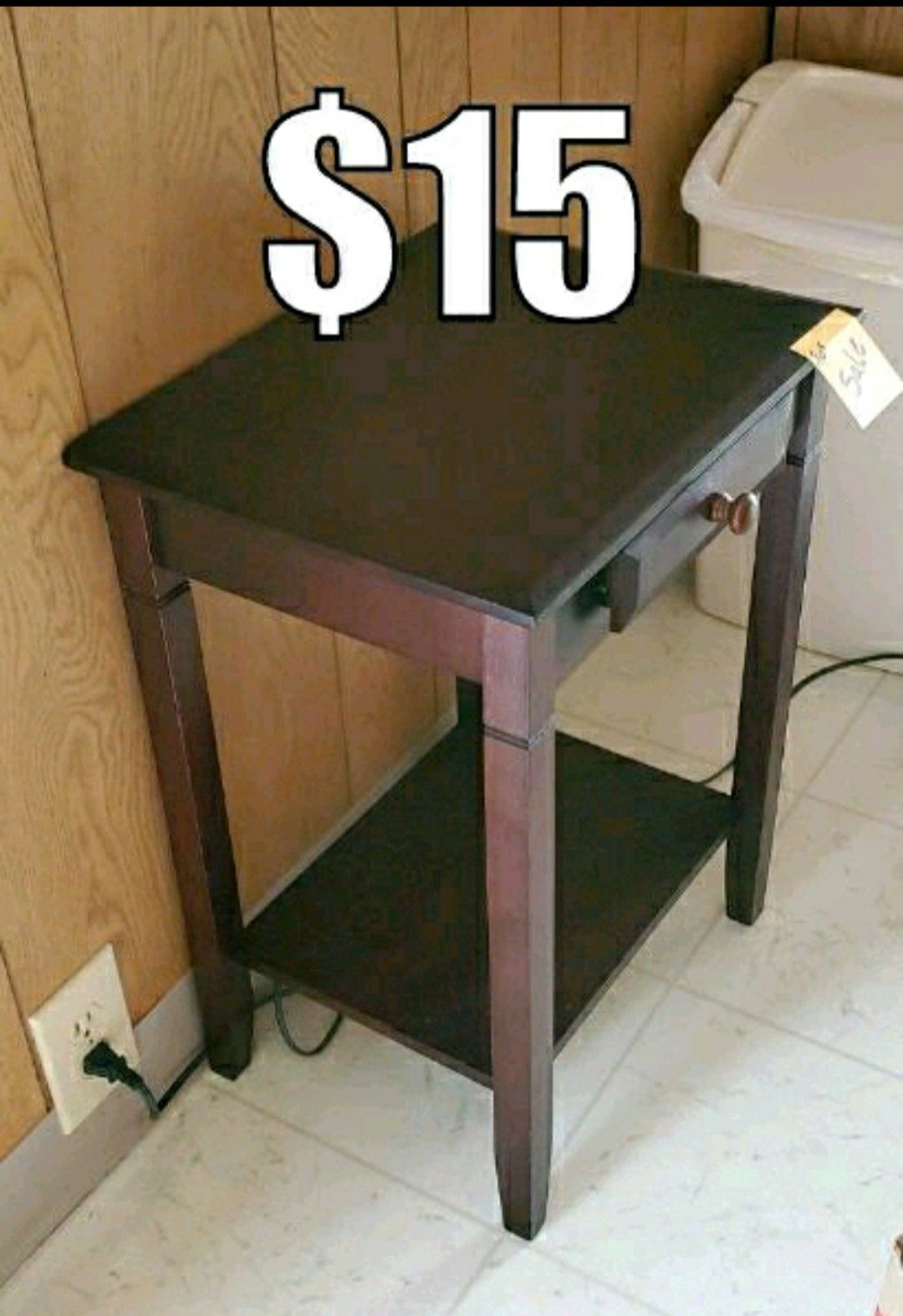 Cute small lamp/end table $15