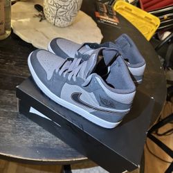 Nike Air Jordan 1 Mid SE (Night Stadium colorway)