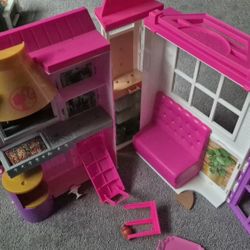 Barbie Restaurant With Fridge And Food Vehicles And Accessories 