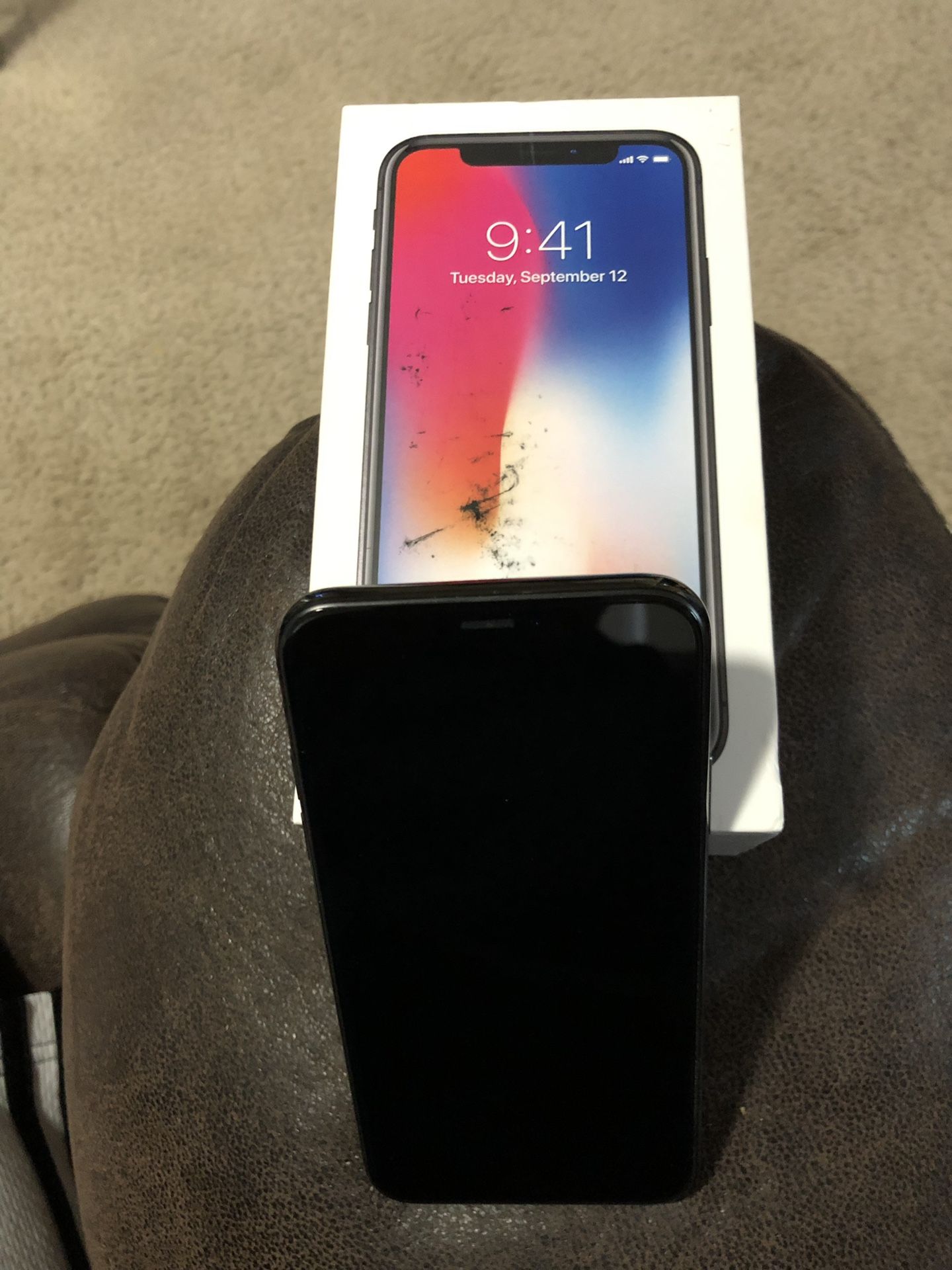 iPhone X 64 gigs in great condition ( 3 phones 2 on black color 1 on silver)