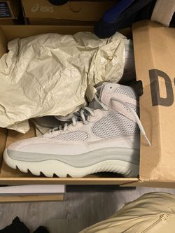 Yezzys Boots Size 12