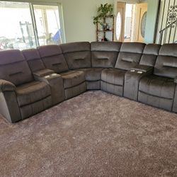 Brand New Sectional Power Motion 2 Cup Holder & Usb Outlet $1199