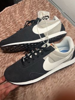 Nike Low-Top Sneakers Black and White