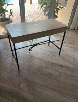 Modern Computer Desk with Built-in Power Outlets & USB Charging