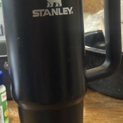 Black 30 oz Stanley 