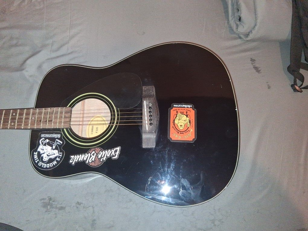 Yamaha F335 Guitar
