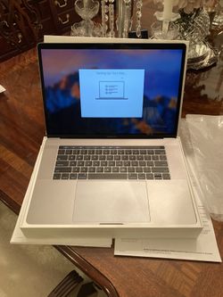 Mac Book Pro 15” With Touch Bar 