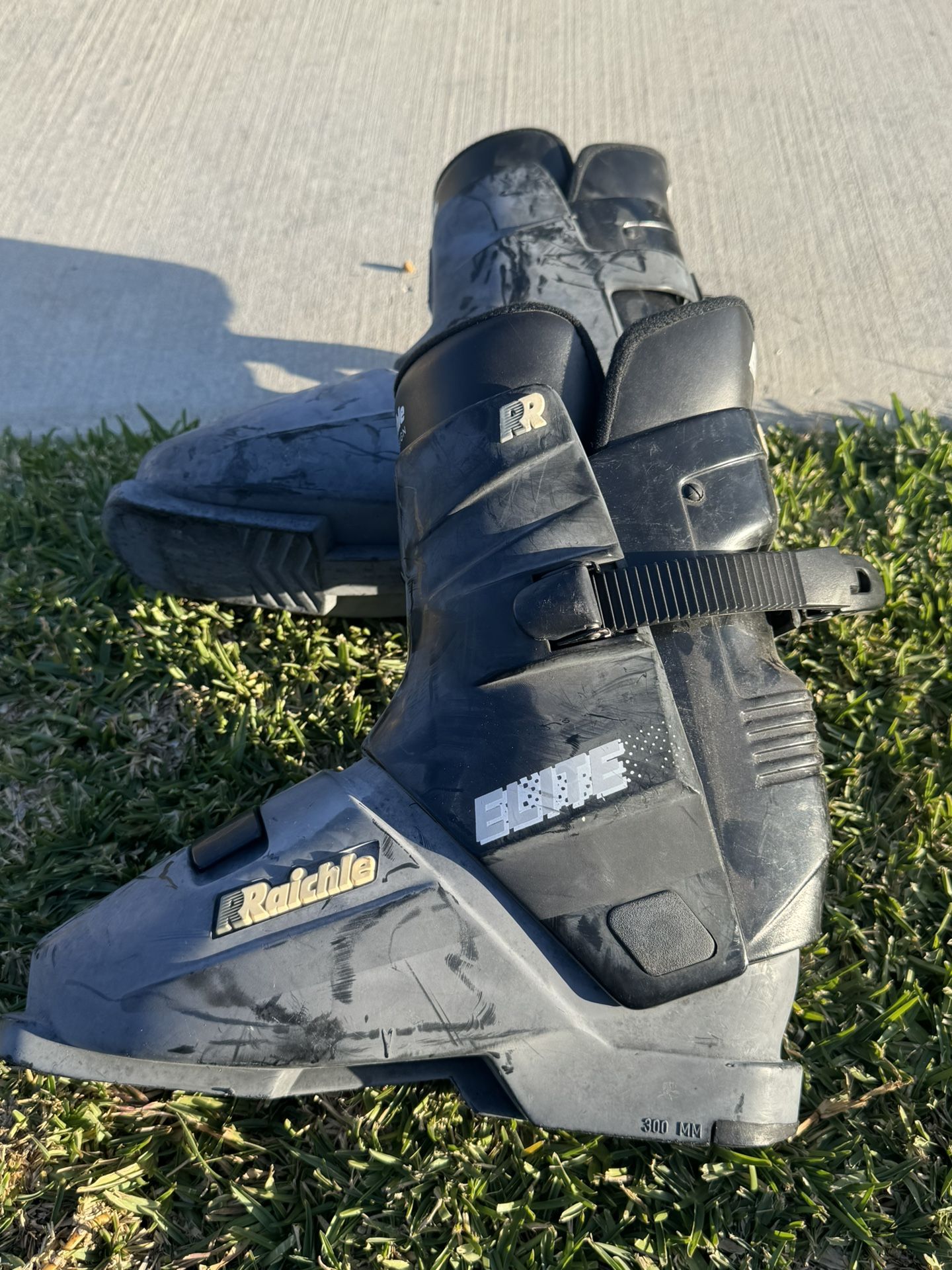 VINTAGE Raichle ELITE Ski Boots BLACK Size 300MM