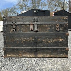 Vintage Wooden Distressed Black Steamer Trunk - Coffee Table