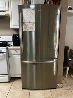 Refrigerator hinsense