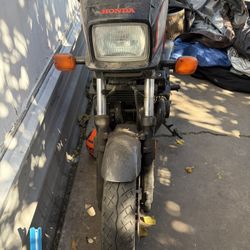 1986 Honda CB700SC Nighthawk S. 