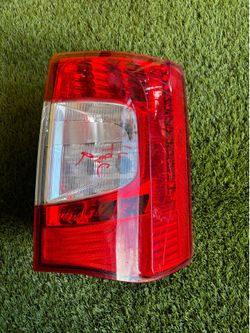 2016 Chrysler Town and Country Passenger/Right Side Tail Light