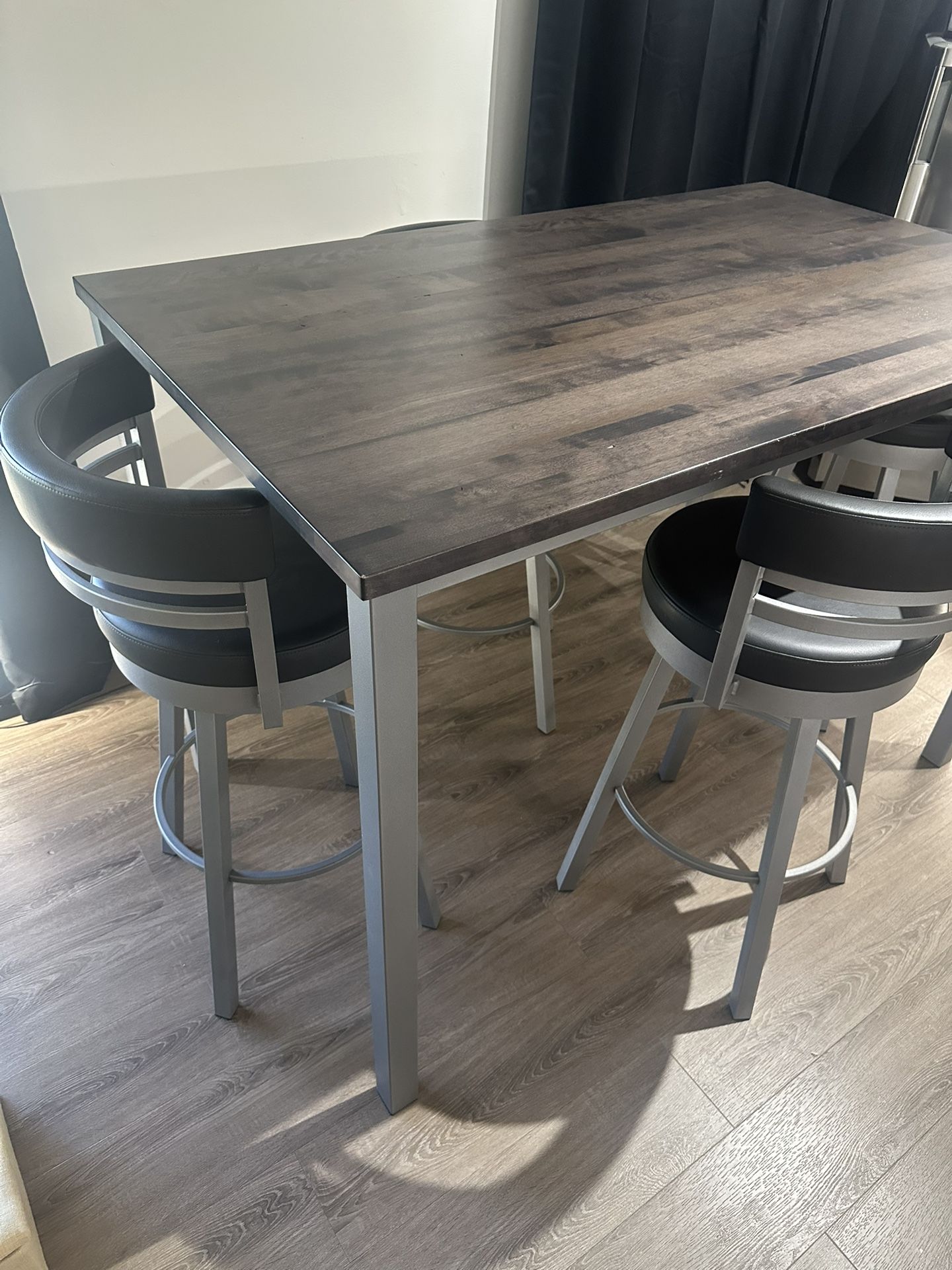 Swivel Bar Stools With Table