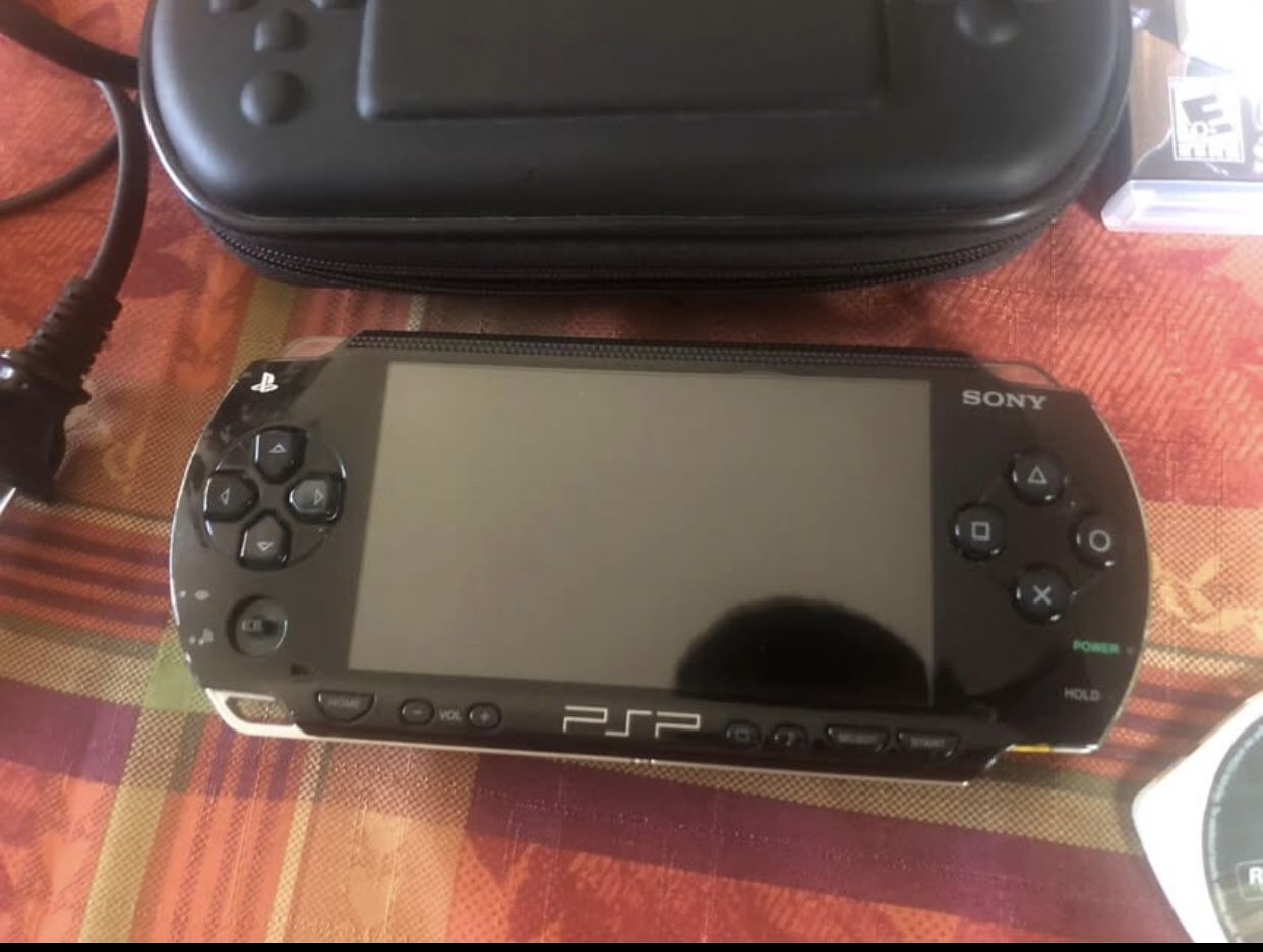 PlayStation Portable PSP-1000 Bundle with Original Case, Charger, and 7 Games – Good condition