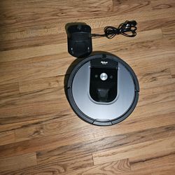iRobot Roomba 960 Wi-Fi Robot Vacuum w/Charging Dock For Parts Only 
