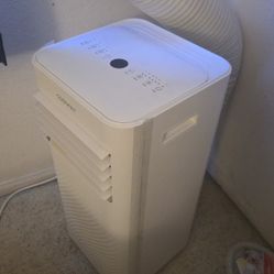 Portable Ac Unit Btu 8000 Excellent For A 400 Sq Ft Room White Like New
