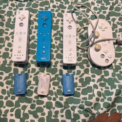 Nintendo Wii Remotes With Rechargeable Battery 