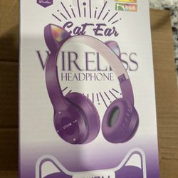 Closed My Shop Sellllllling Brand New In Box Bluetooth Headset Cat 🐱 Ears With Lights I Have About 90 Pcs Each For $4 ,,,,, Great For Resell Opportun