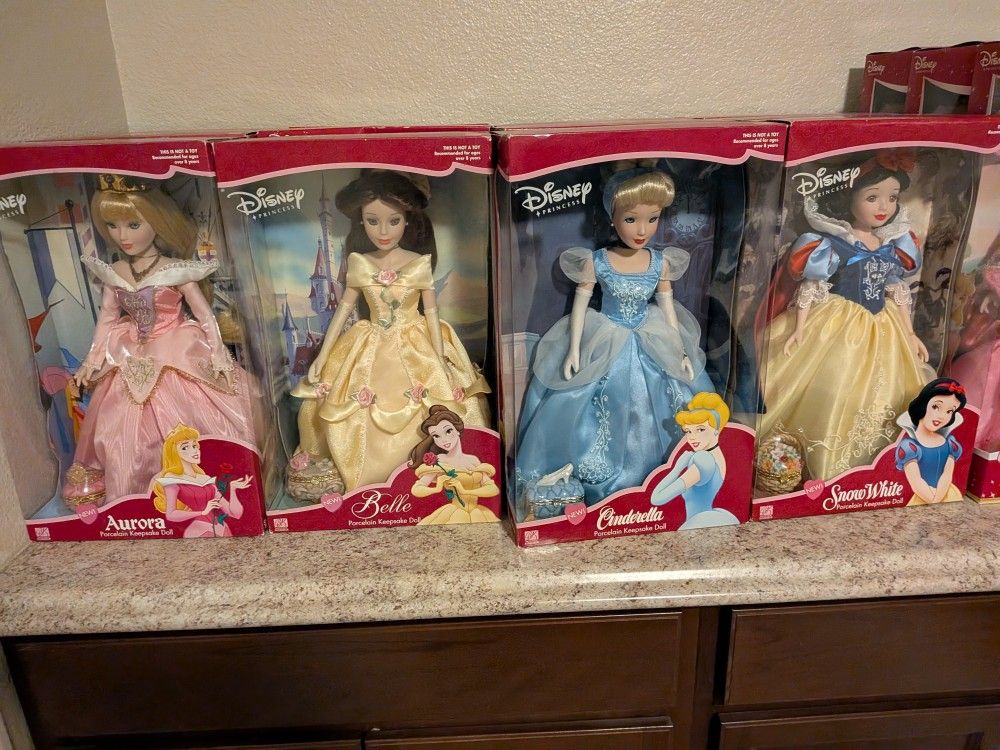 Collectible Disney Dolls