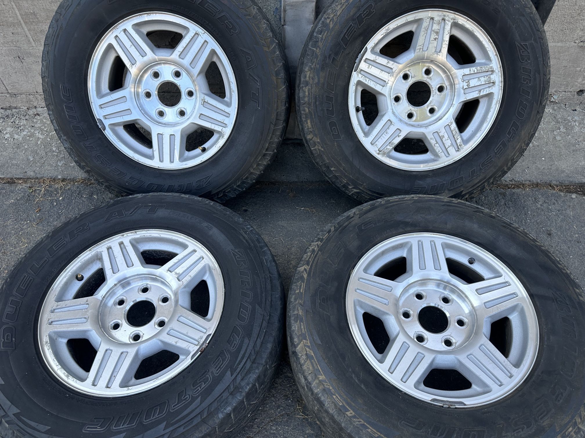 Stock 07-08 Chevy Tahoe suburban Silverado 17 inch rims with old tires -