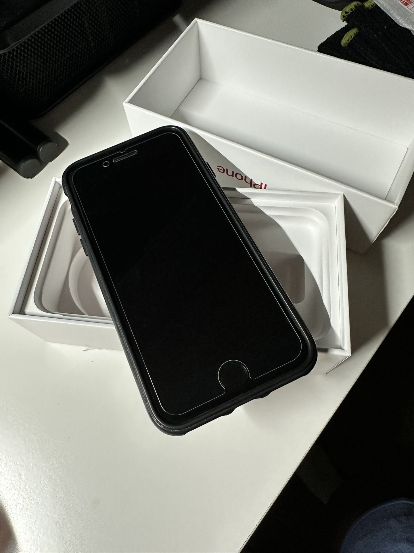 iPhone 8 (64GB)