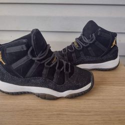 AIR JORDAN XI
HEIRESS size 4.5Y
